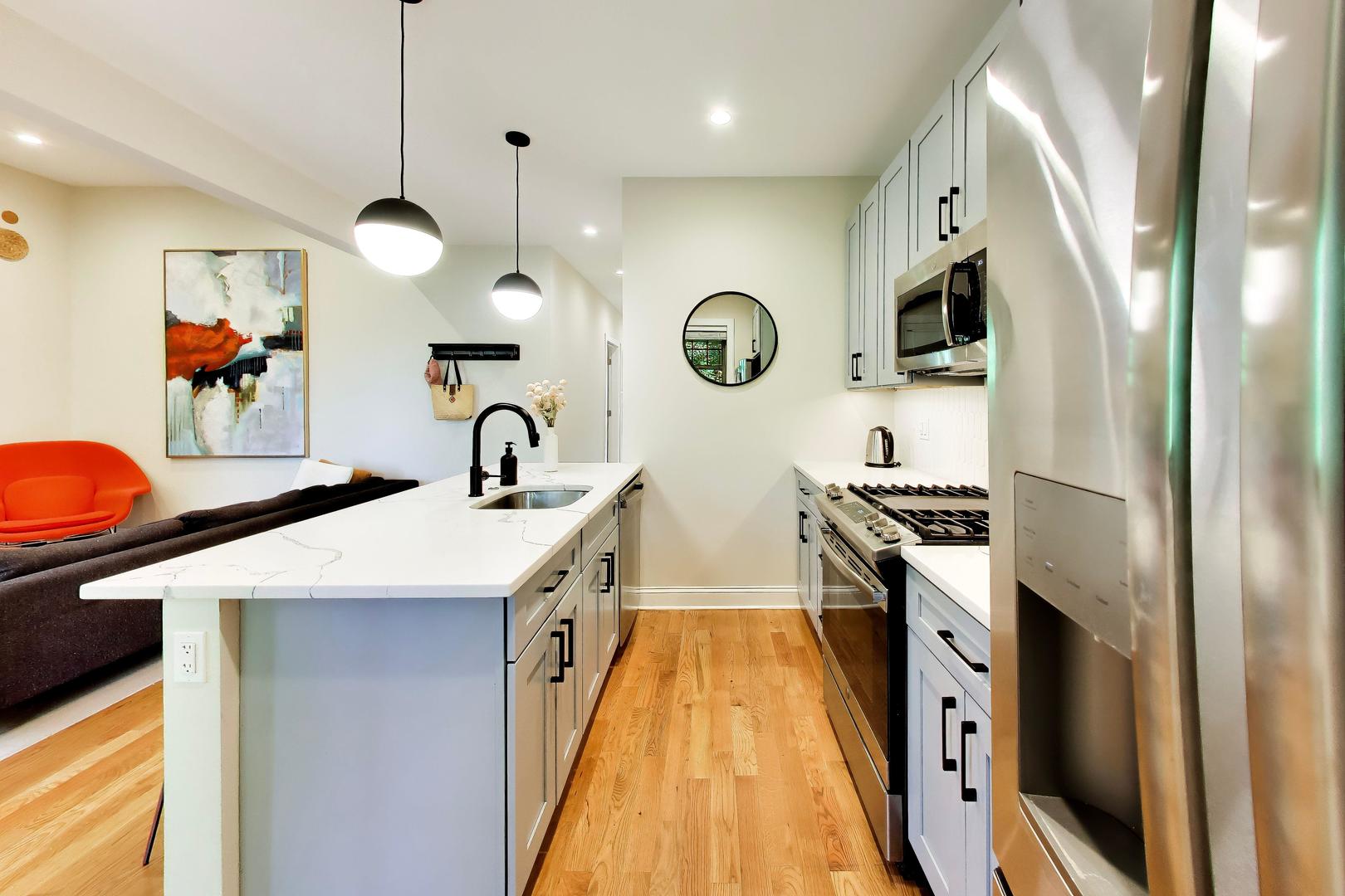 1415 W Rascher Avenue Unit: 302