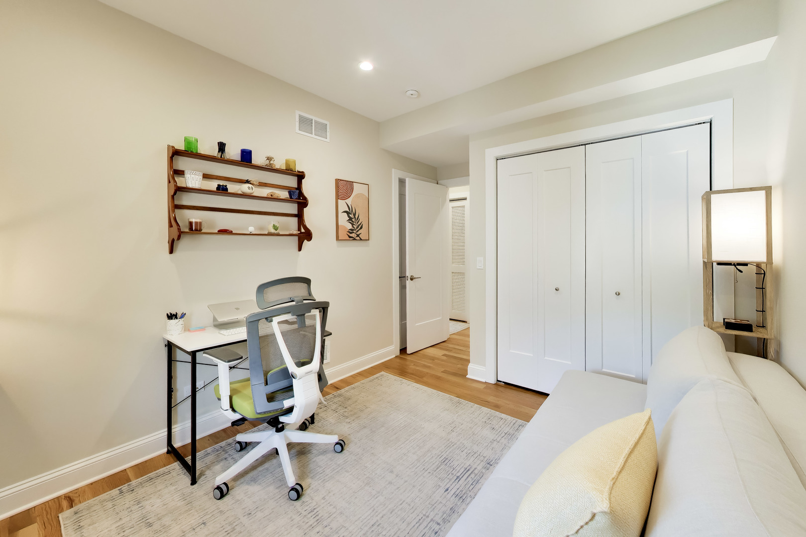 1415 W Rascher Avenue Unit: 302