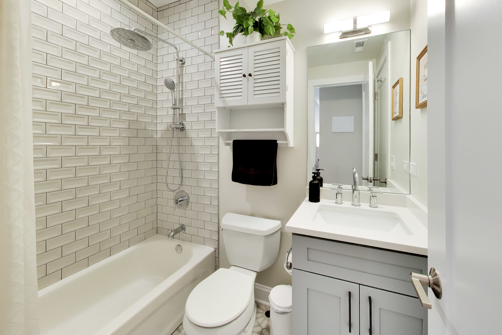 1415 W Rascher Avenue Unit: 302