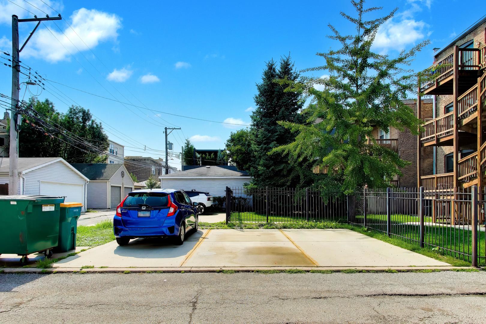 1415 W Rascher Avenue Unit: 302