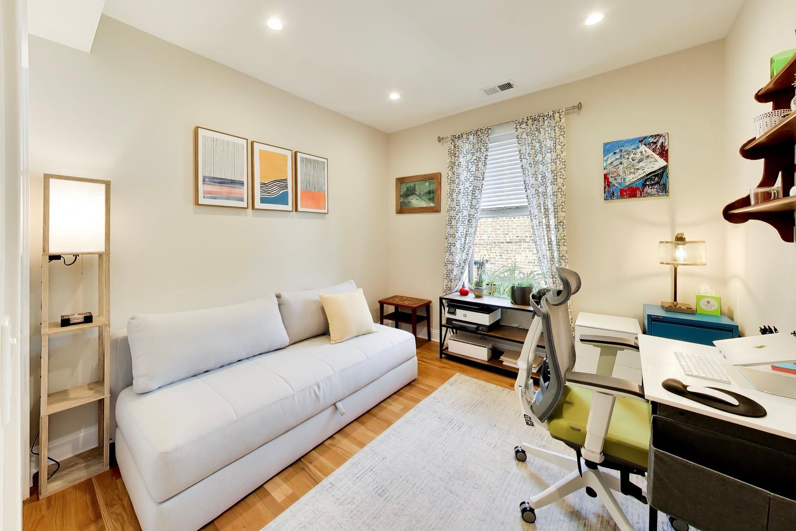 1415 W Rascher Avenue Unit: 302