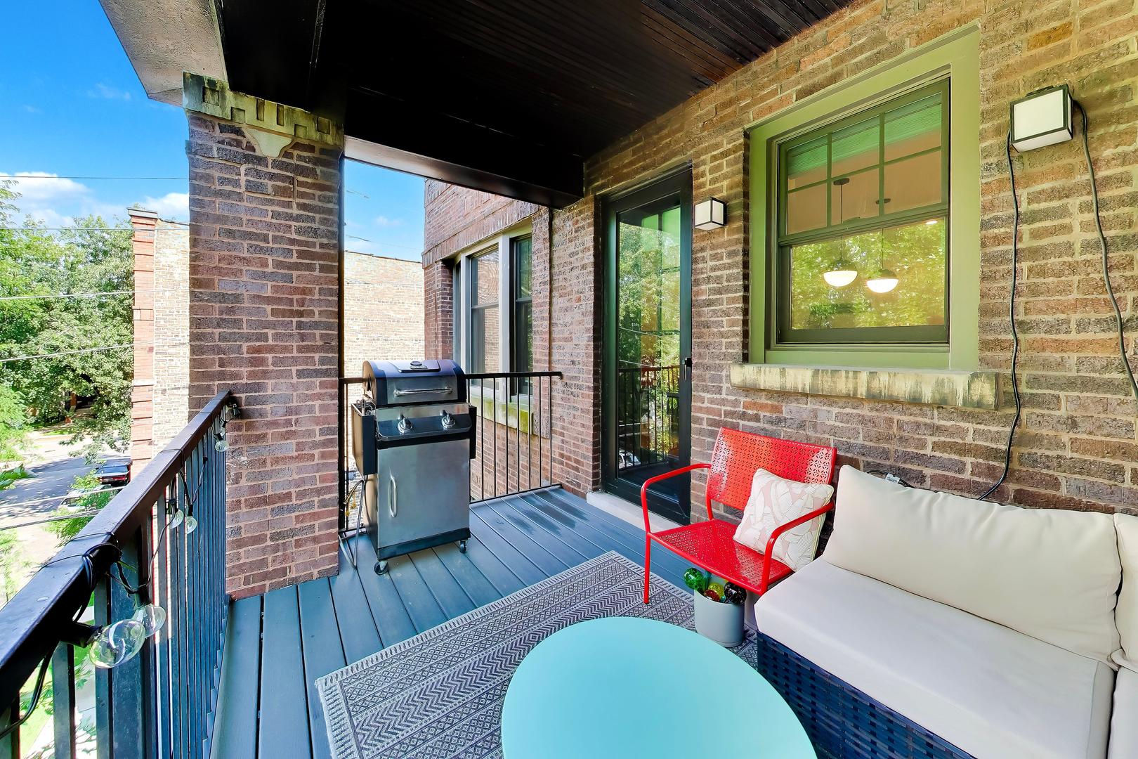 1415 W Rascher Avenue Unit: 302