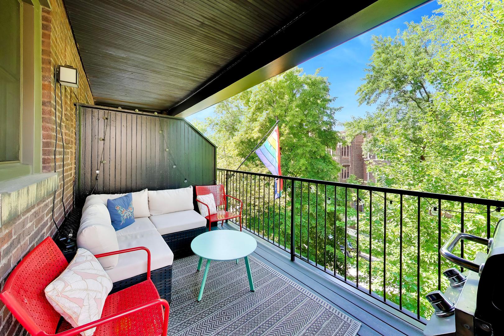 1415 W Rascher Avenue Unit: 302