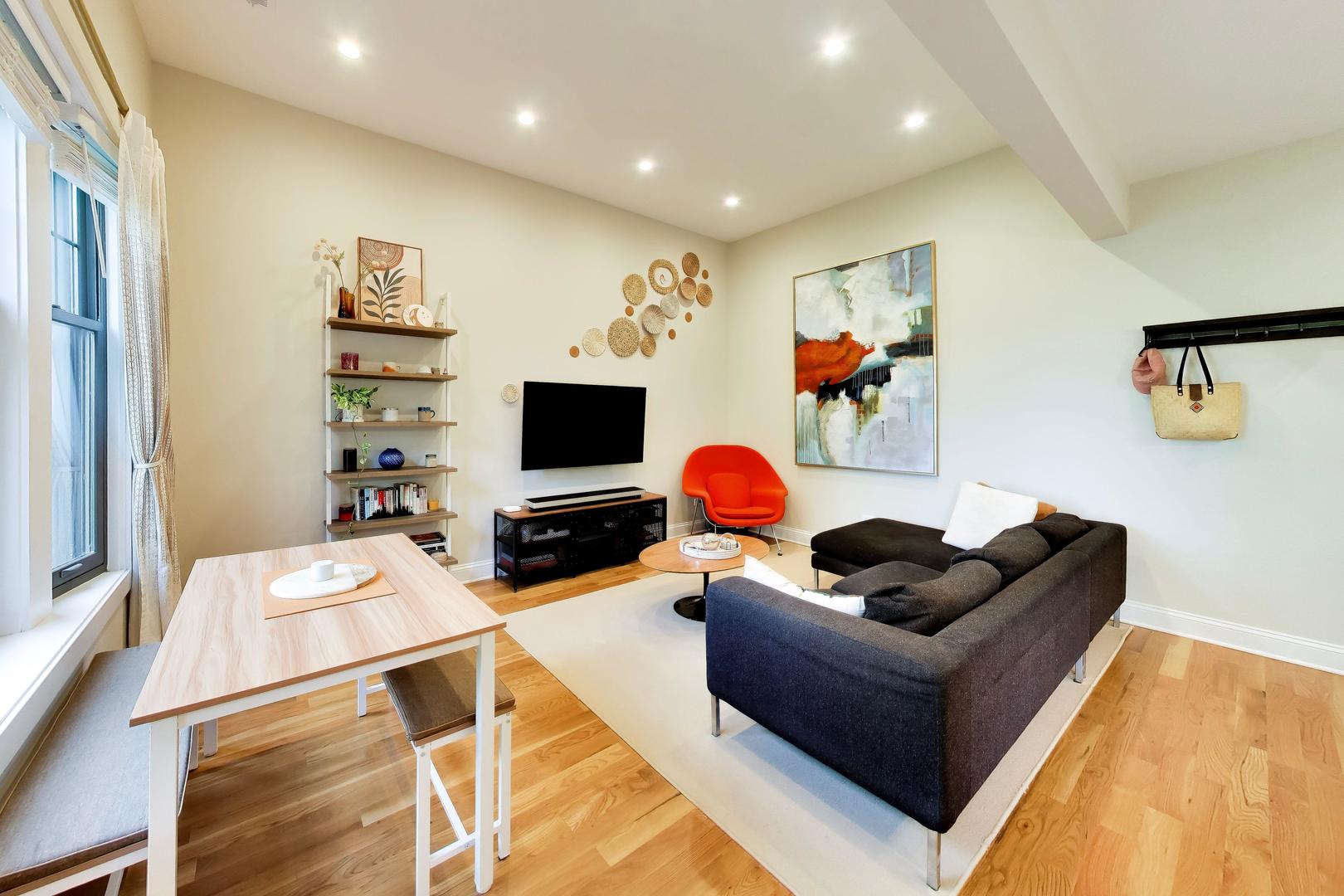 1415 W Rascher Avenue Unit: 302