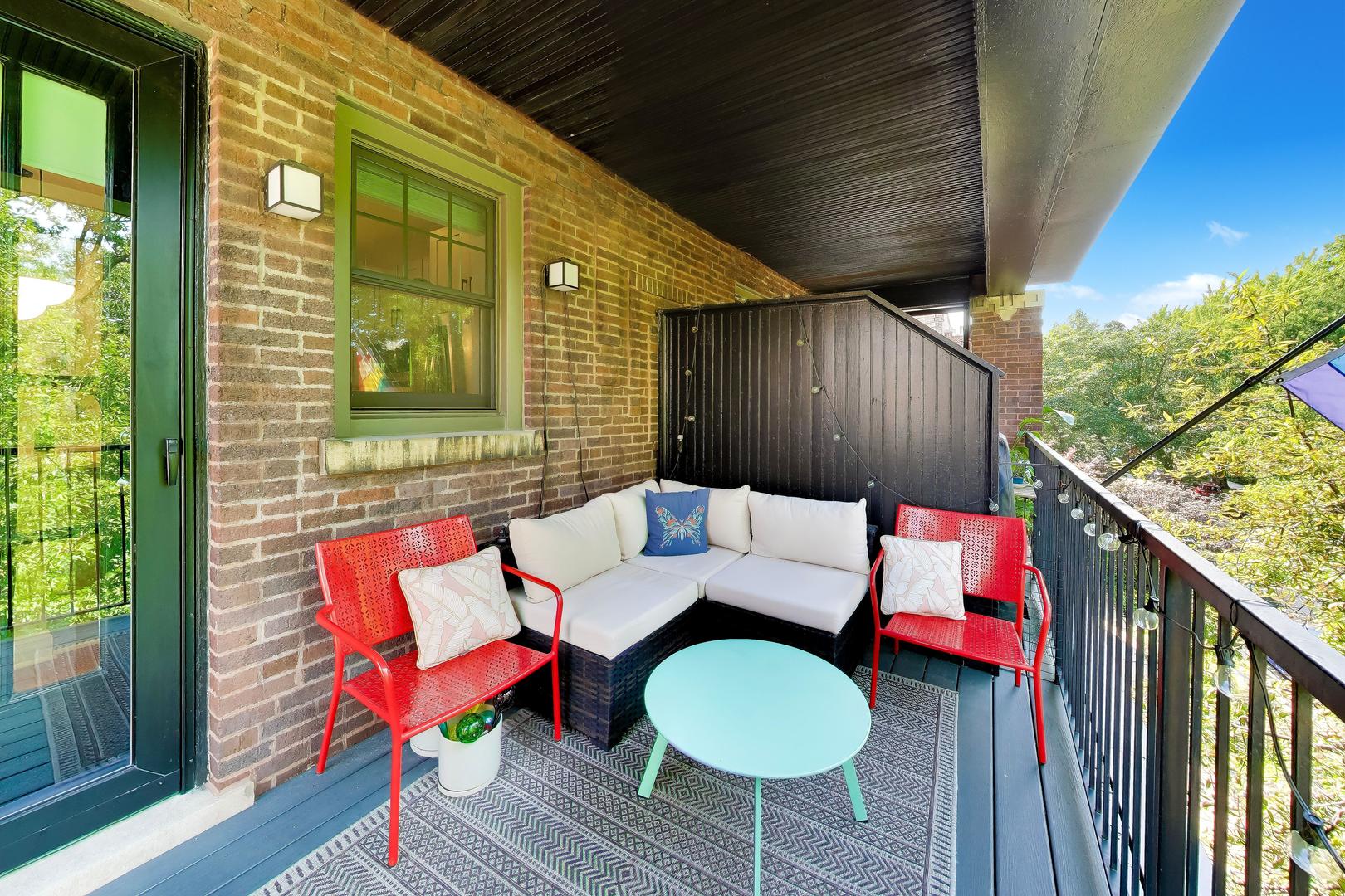 1415 W Rascher Avenue Unit: 302