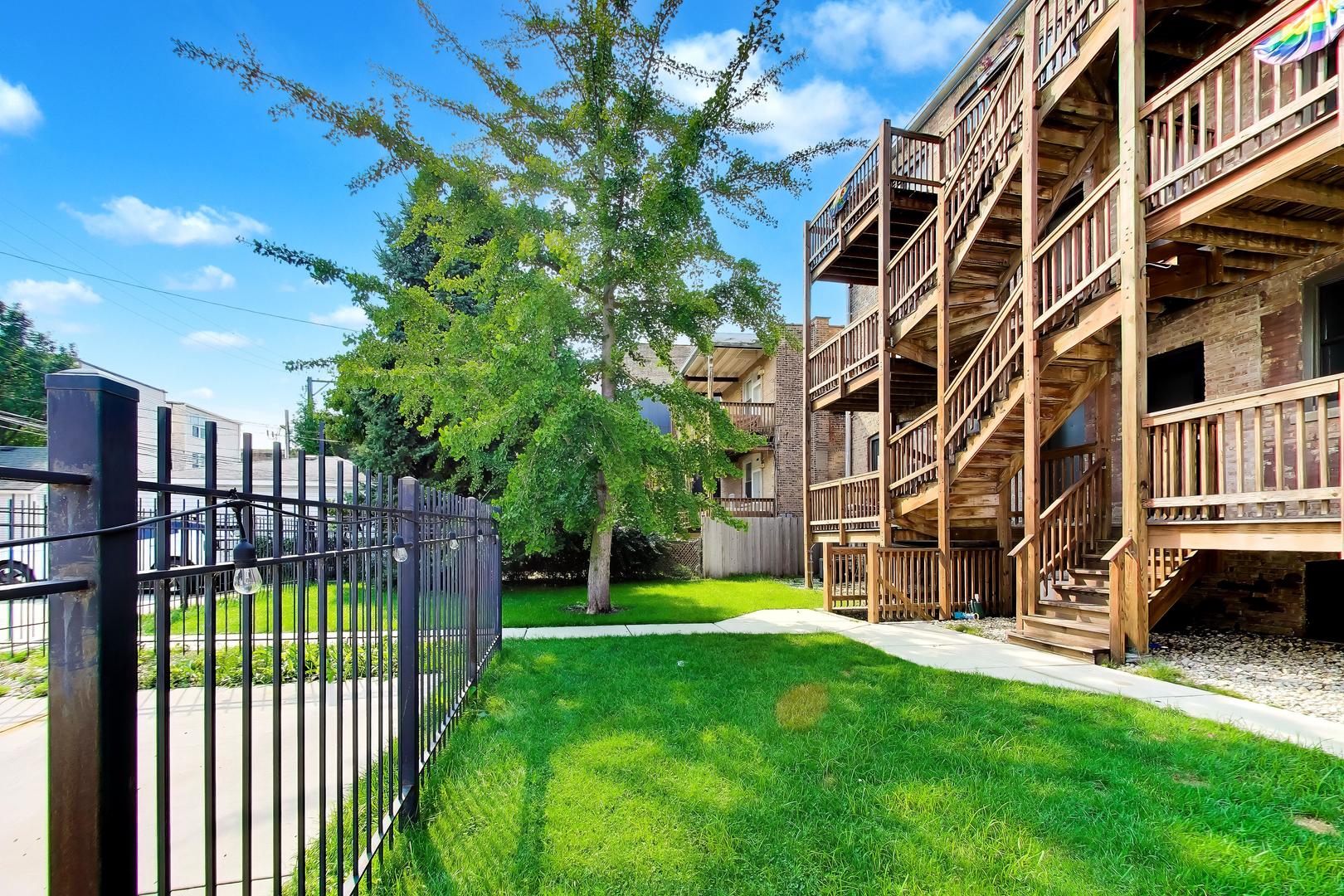 1415 W Rascher Avenue Unit: 302