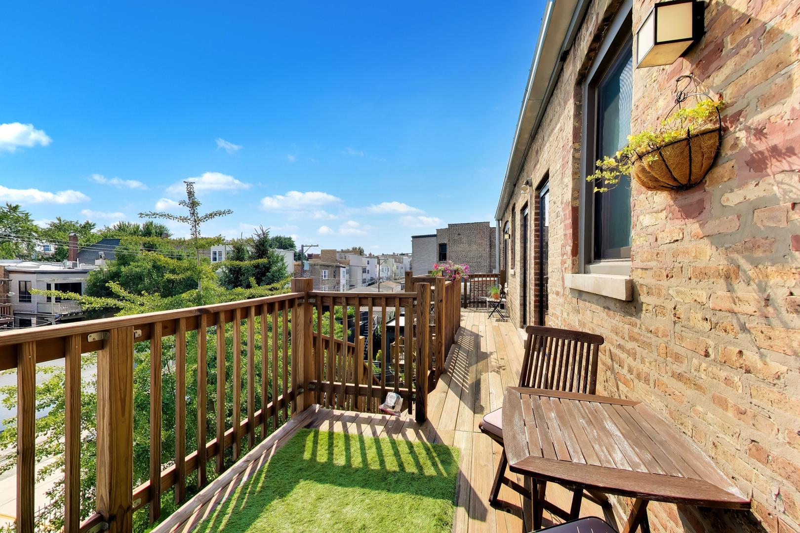 1415 W Rascher Avenue Unit: 302