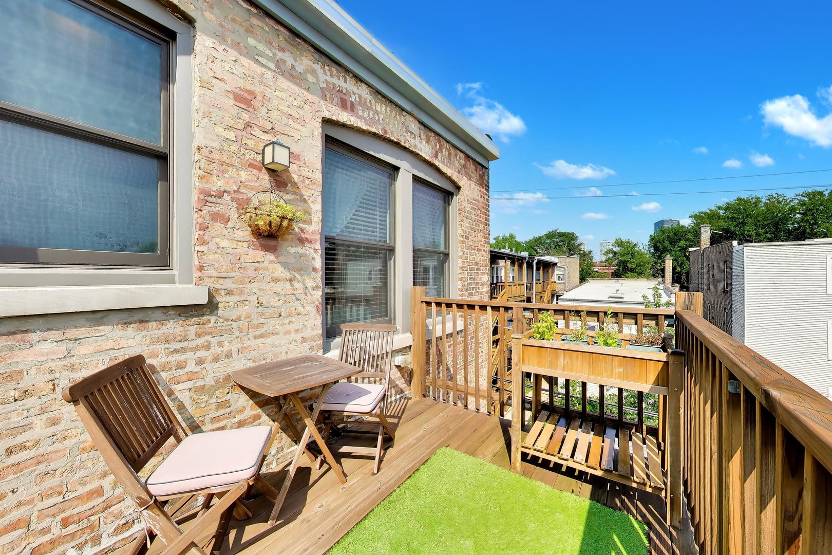 1415 W Rascher Avenue Unit: 302