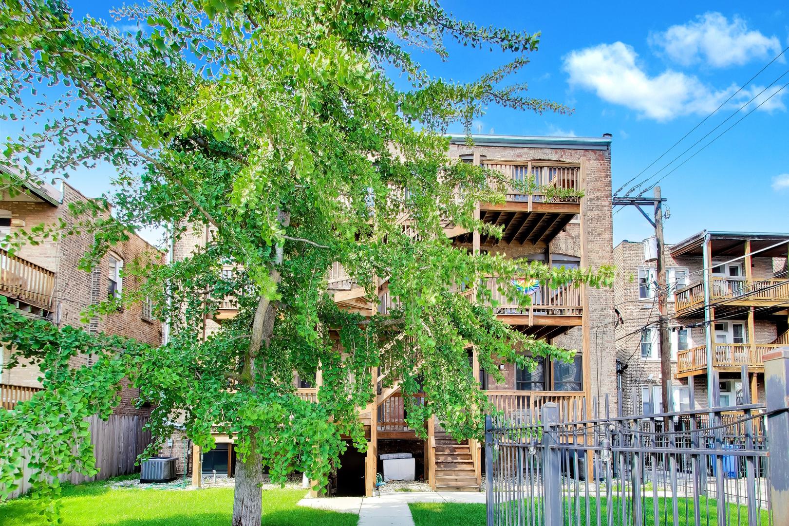 1415 W Rascher Avenue Unit: 302