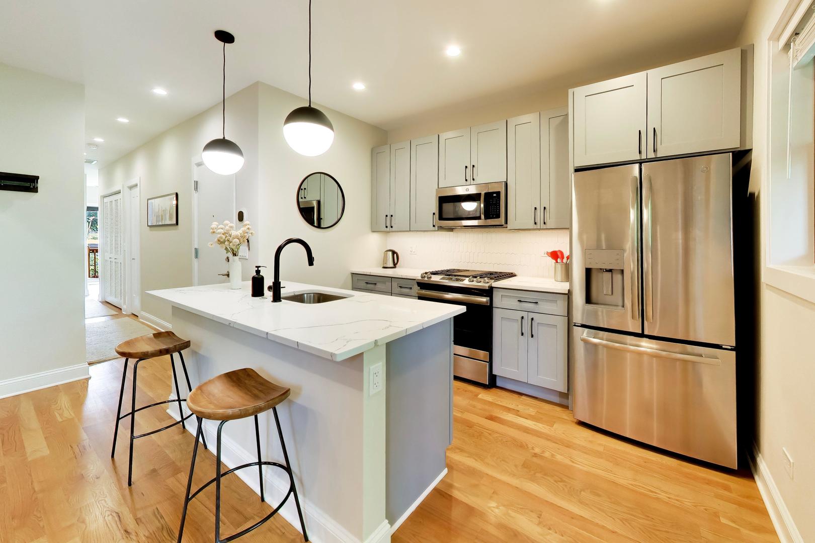 1415 W Rascher Avenue Unit: 302