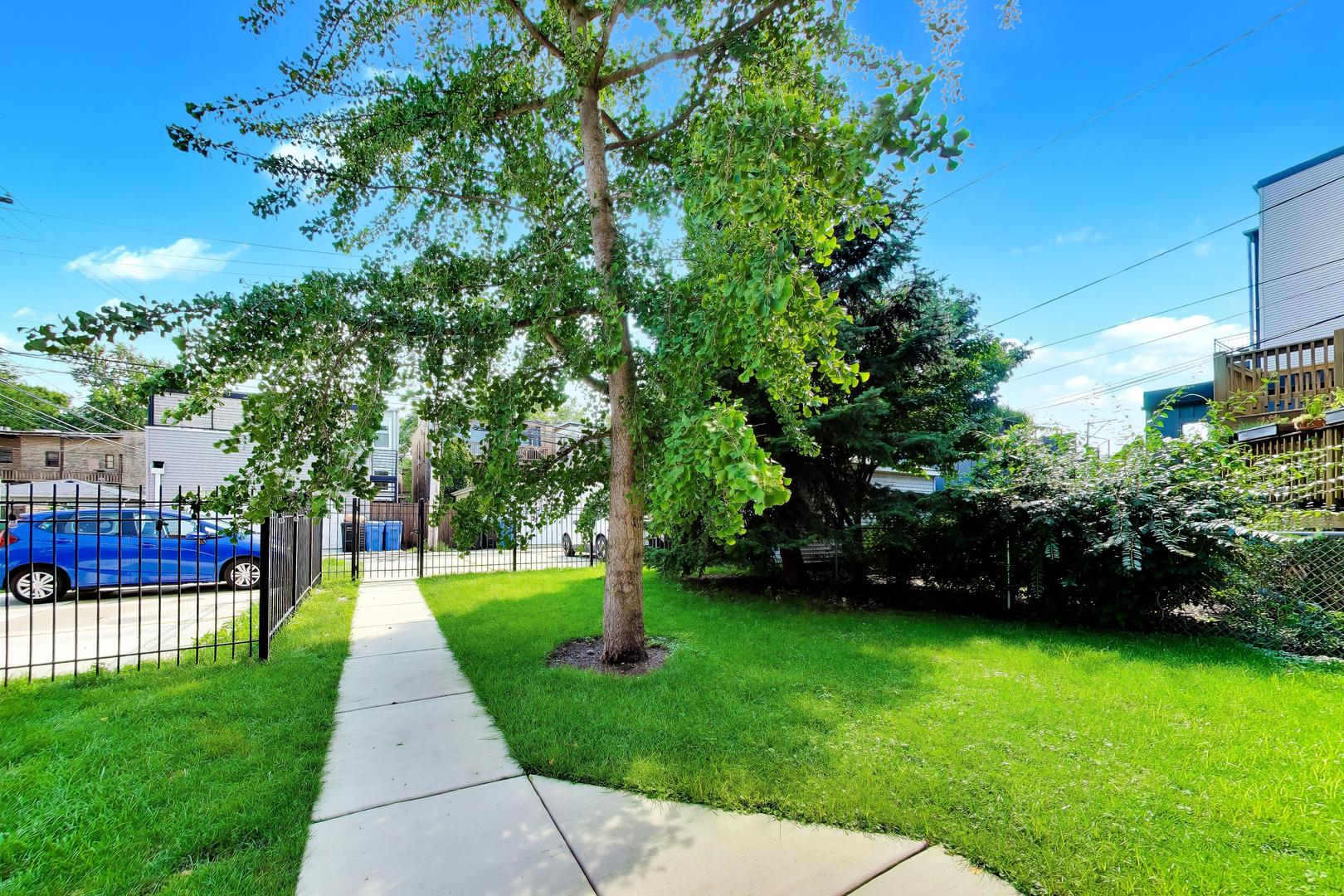 1415 W Rascher Avenue Unit: 302