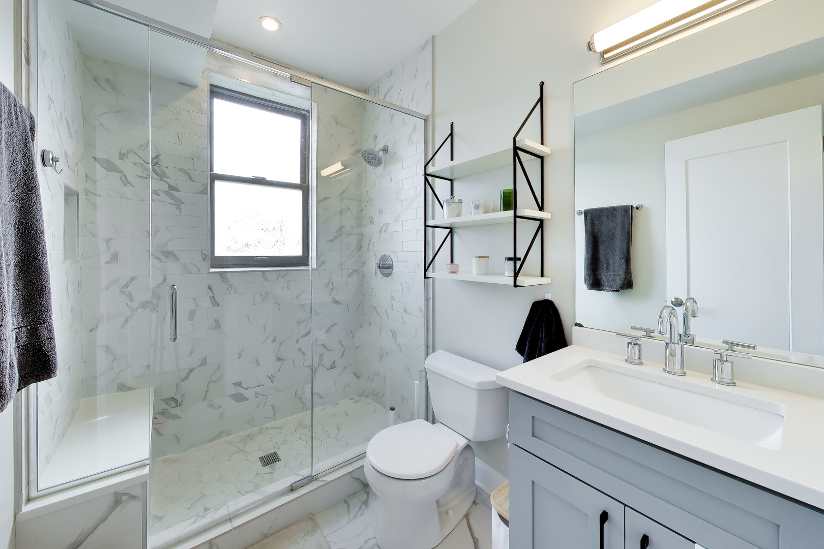 1415 W Rascher Avenue Unit: 302
