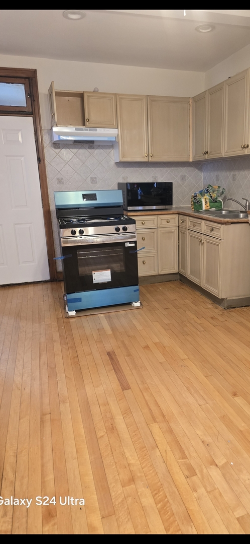 5010 W Henderson Street Unit: 2