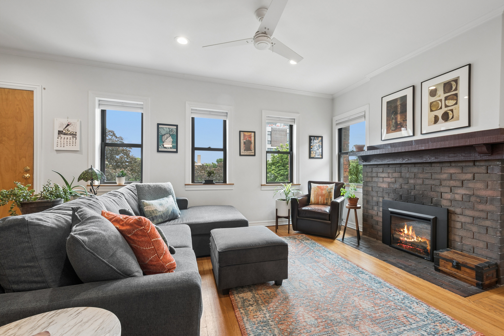 822 Hinman Avenue Unit: 3S