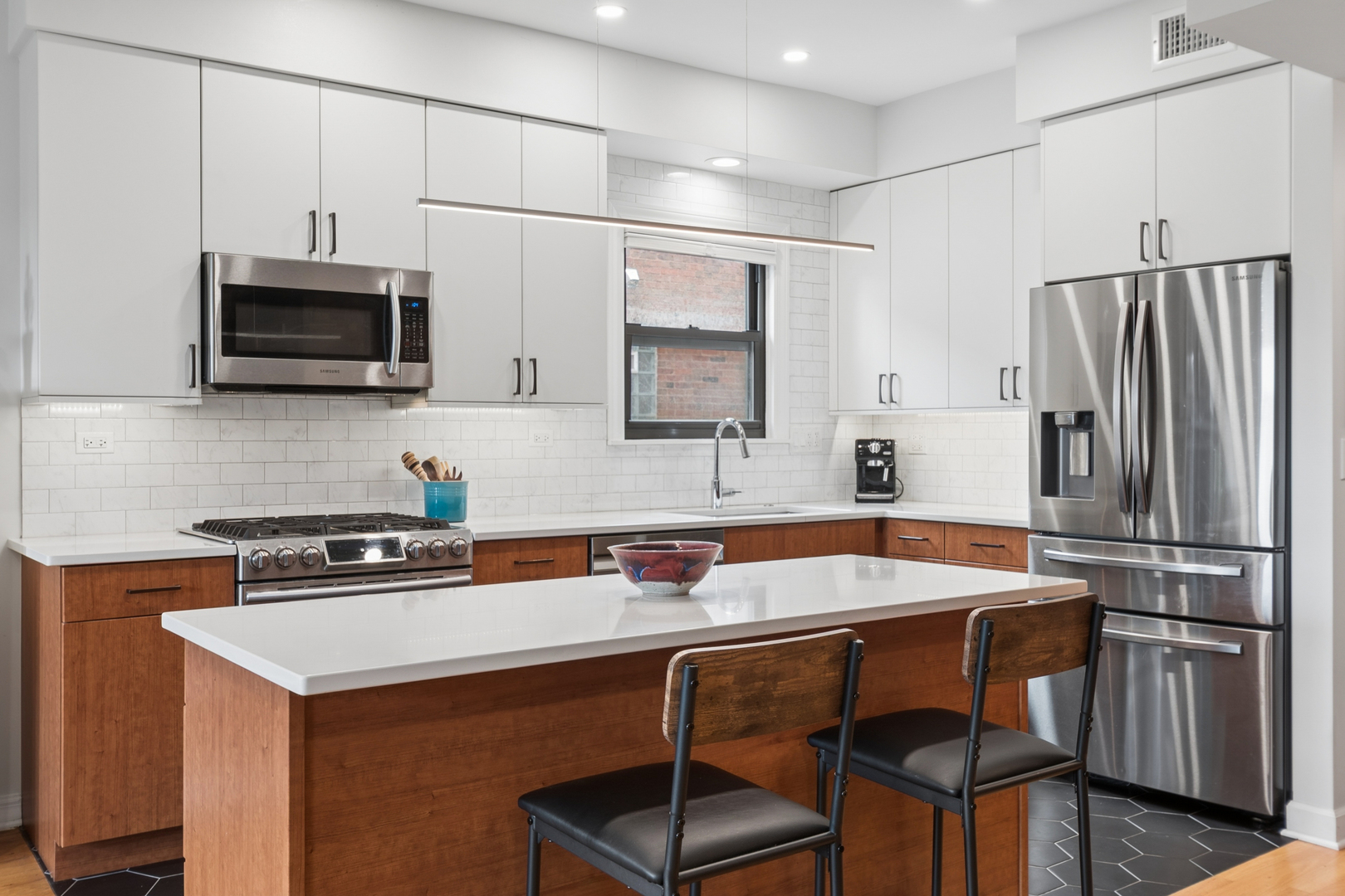 822 Hinman Avenue Unit: 3S
