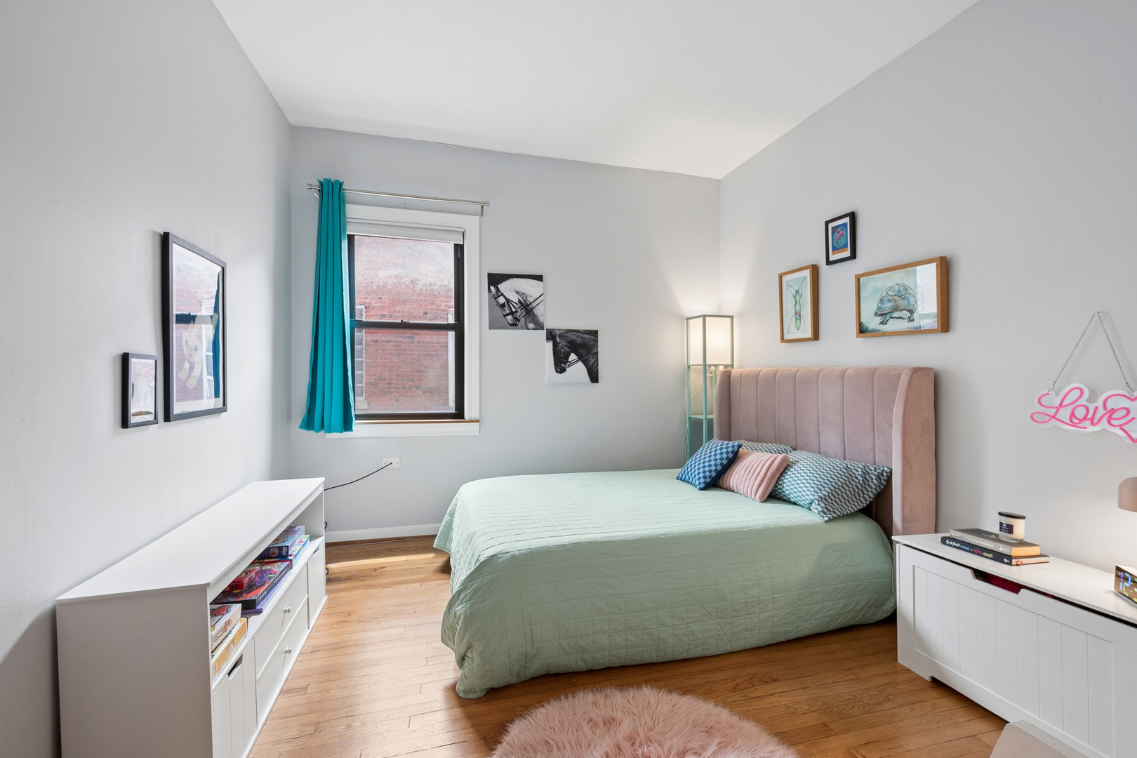 822 Hinman Avenue Unit: 3S