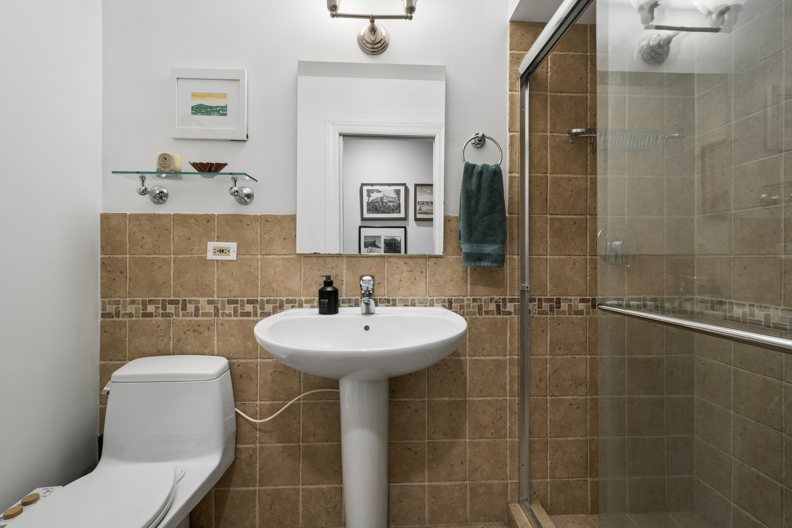 822 Hinman Avenue Unit: 3S