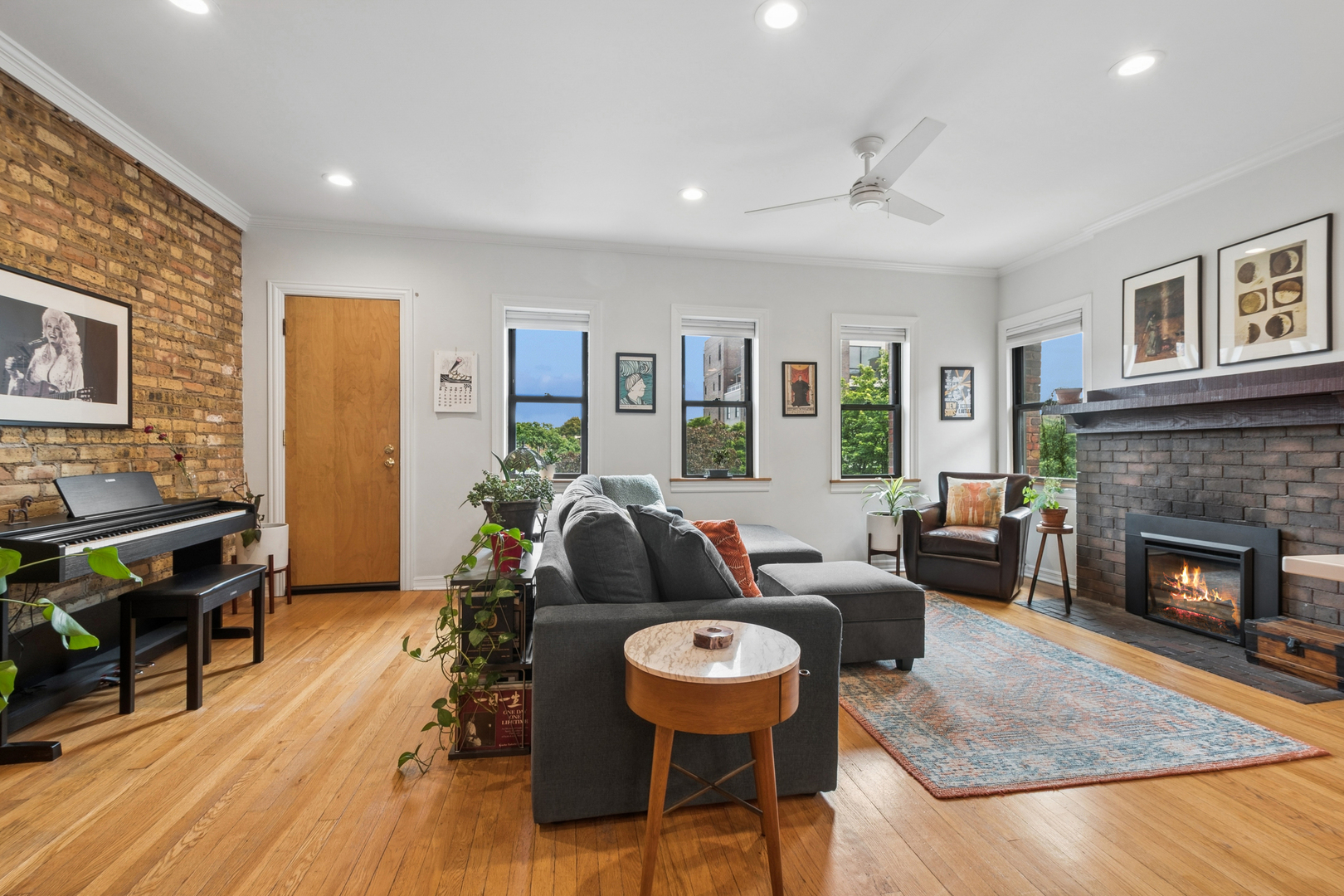 822 Hinman Avenue Unit: 3S