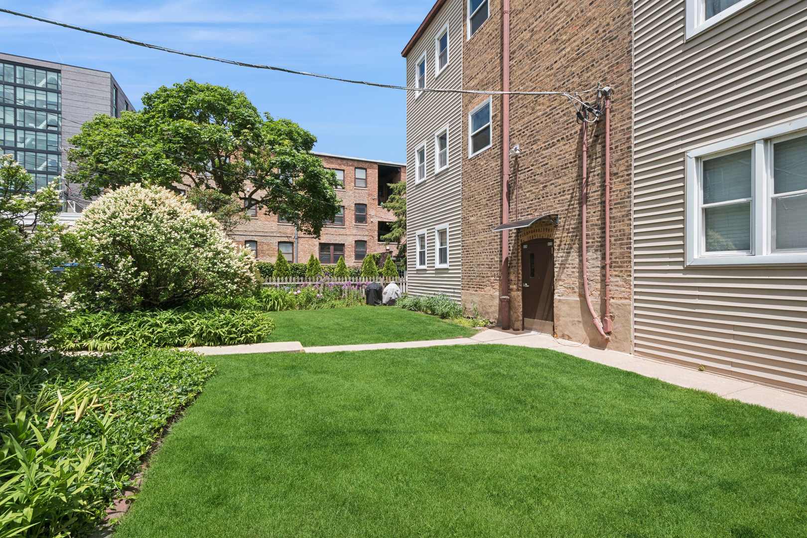 822 Hinman Avenue Unit: 3S