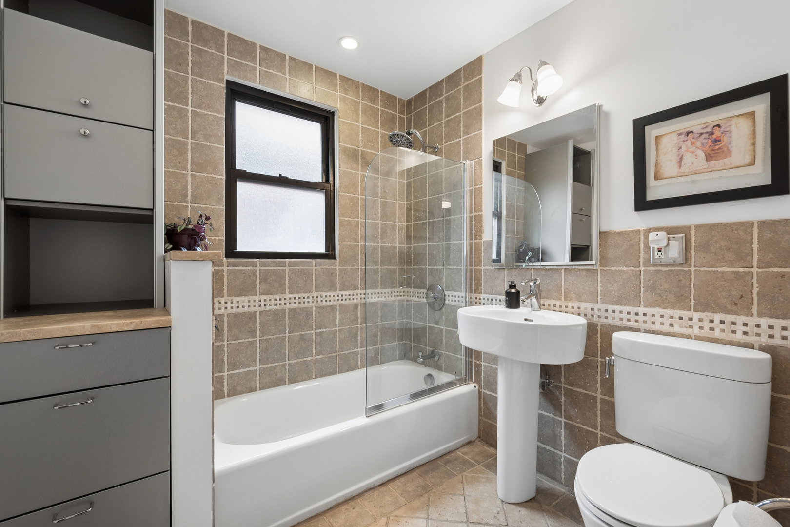 822 Hinman Avenue Unit: 3S