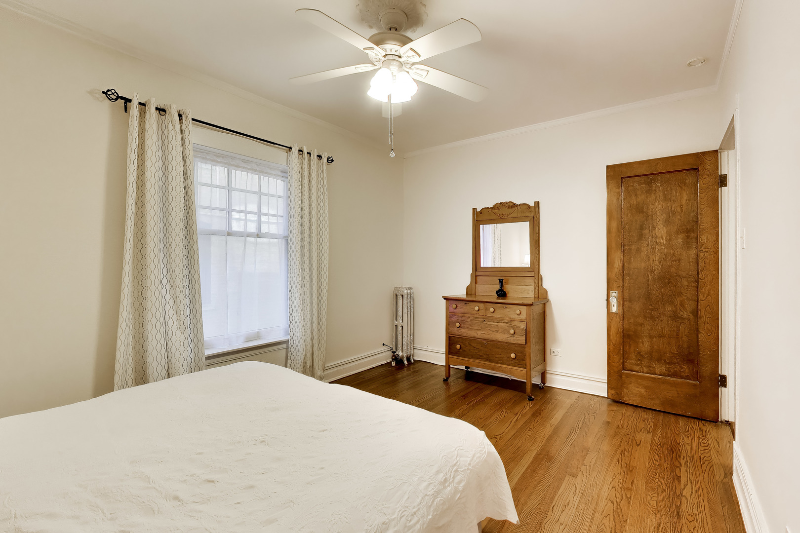 941 W Winona Street Unit: 1W