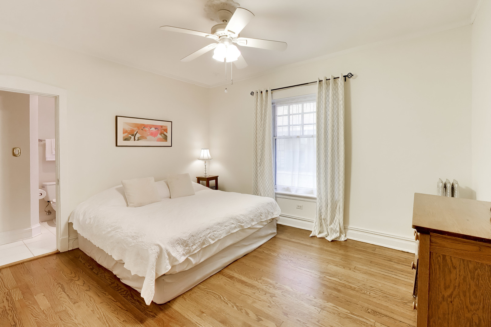 941 W Winona Street Unit: 1W