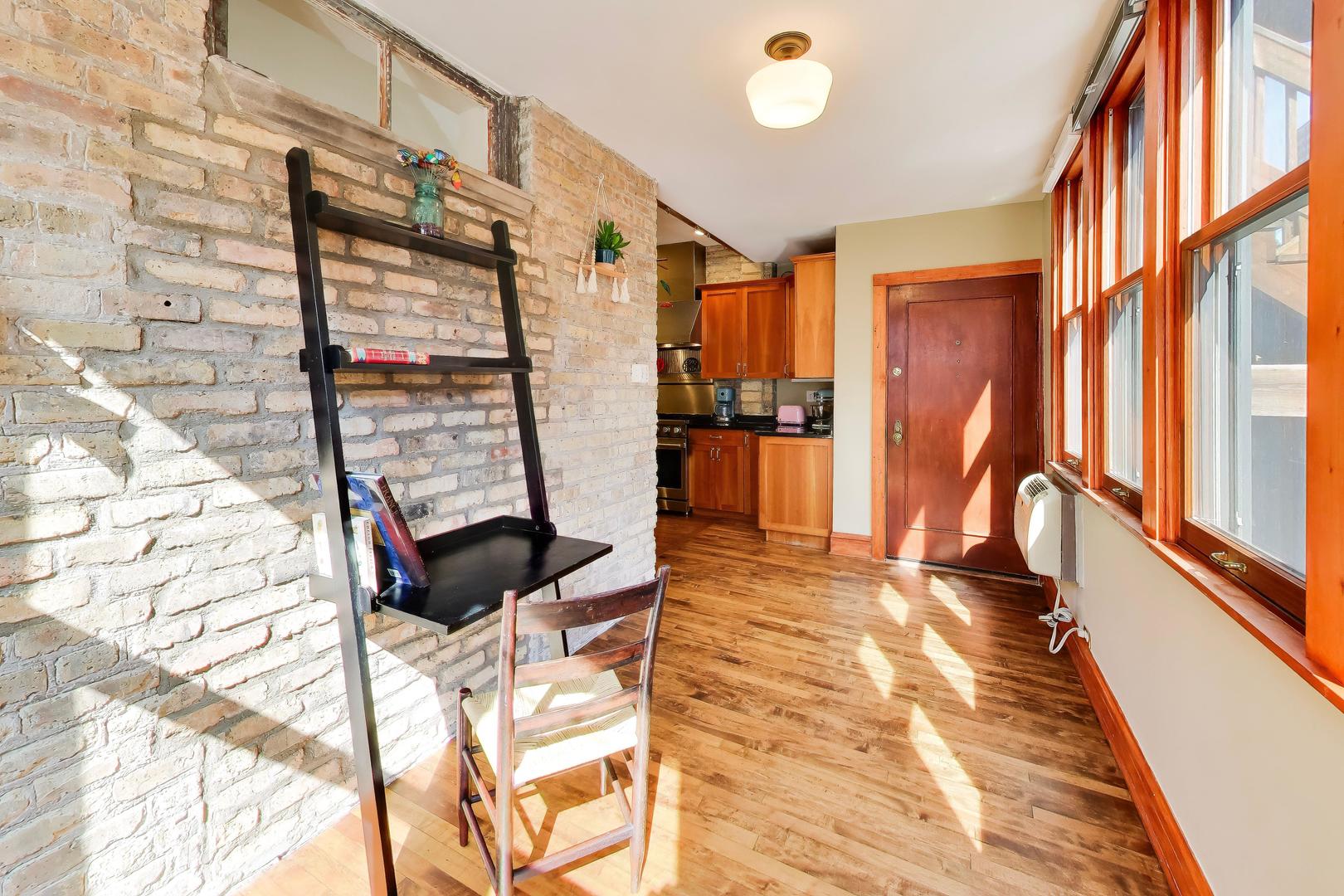 941 W Winona Street Unit: 1W