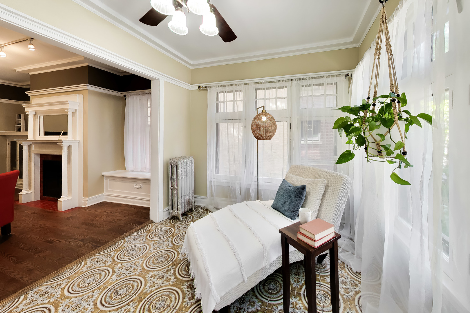 941 W Winona Street Unit: 1W