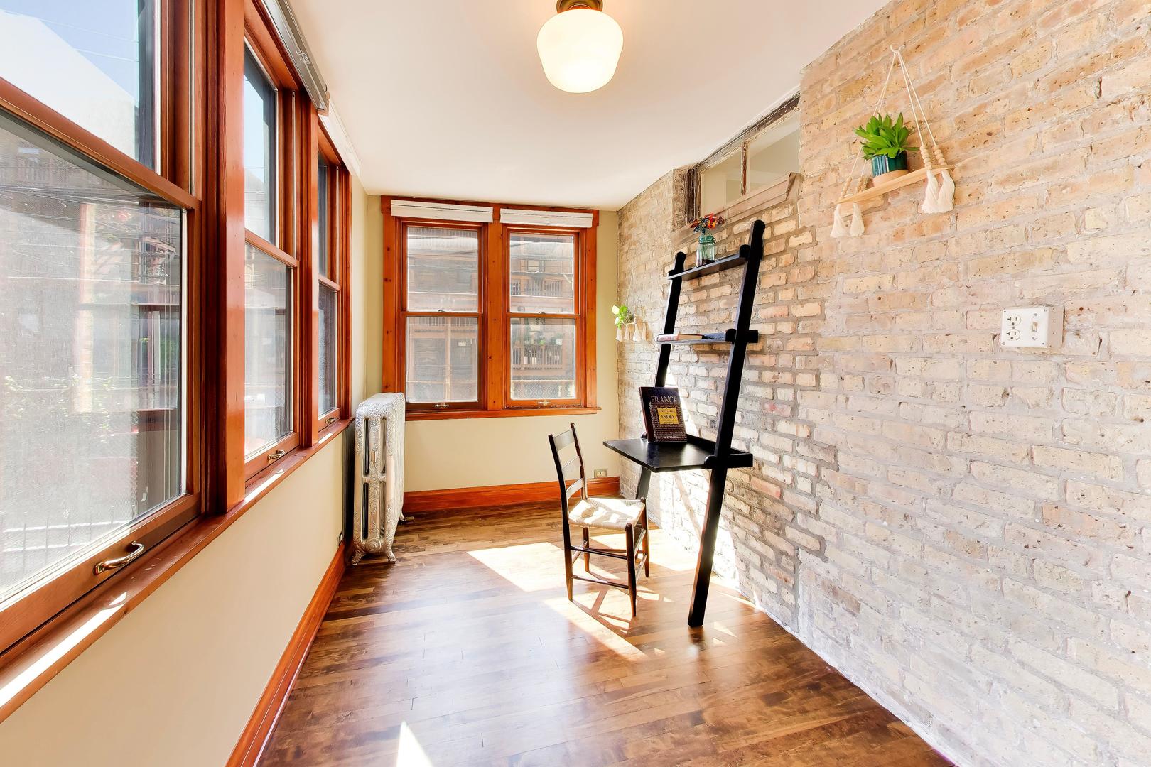 941 W Winona Street Unit: 1W