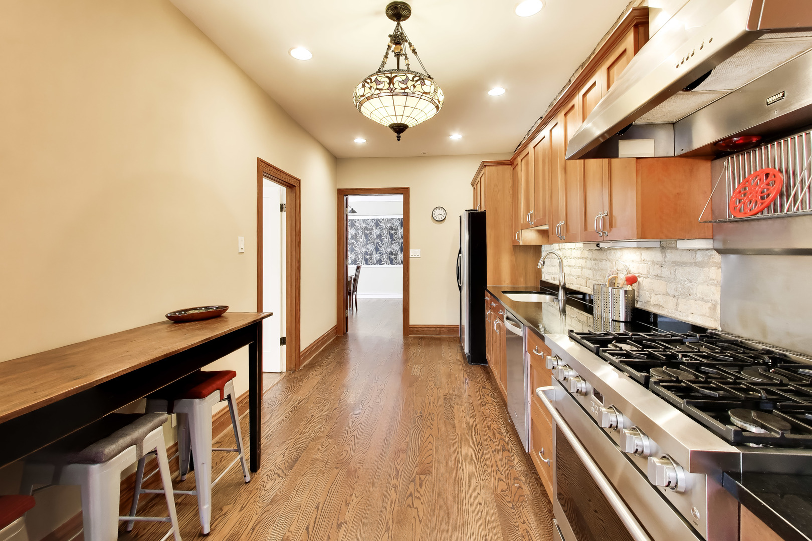 941 W Winona Street Unit: 1W