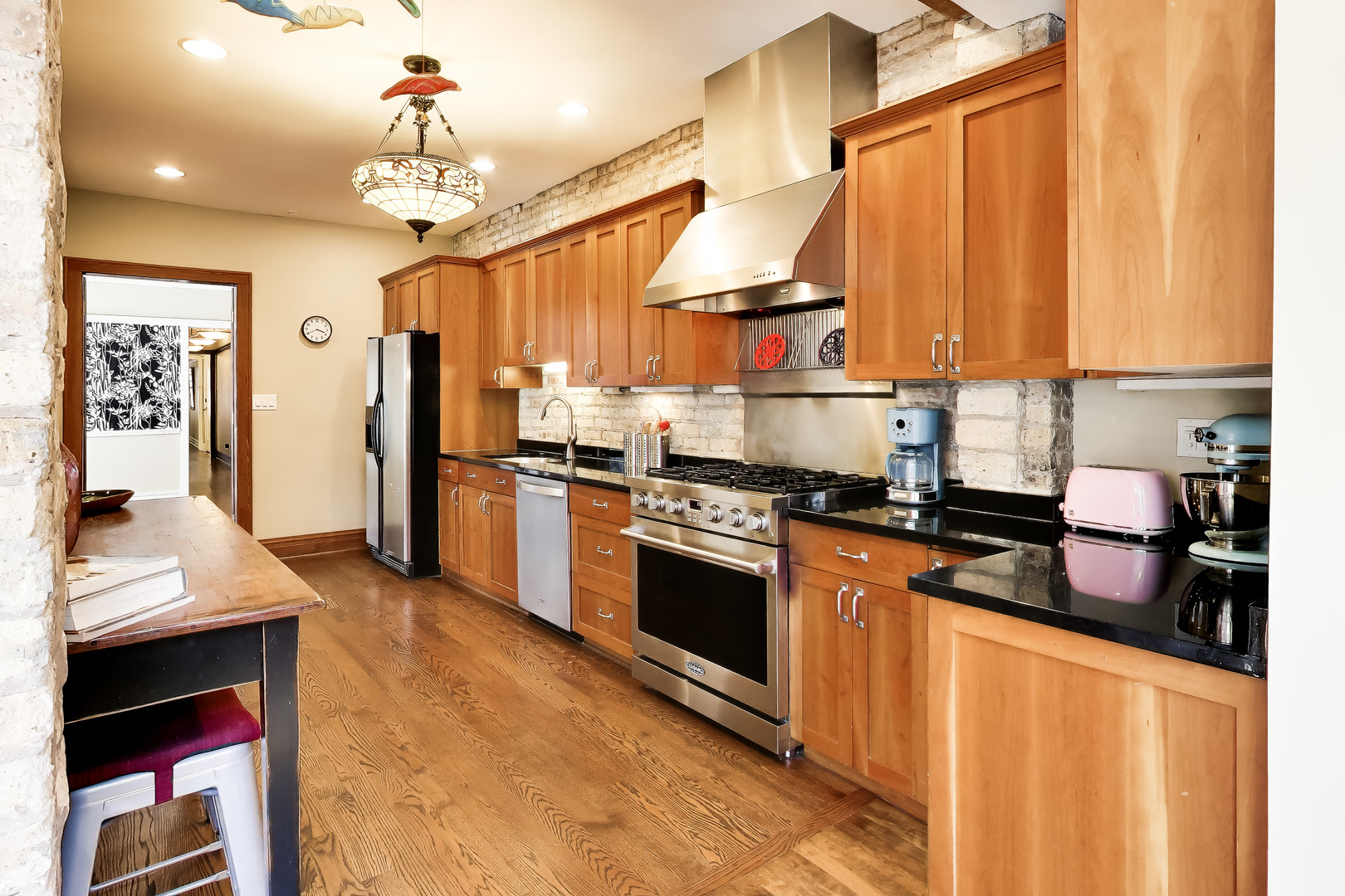 941 W Winona Street Unit: 1W