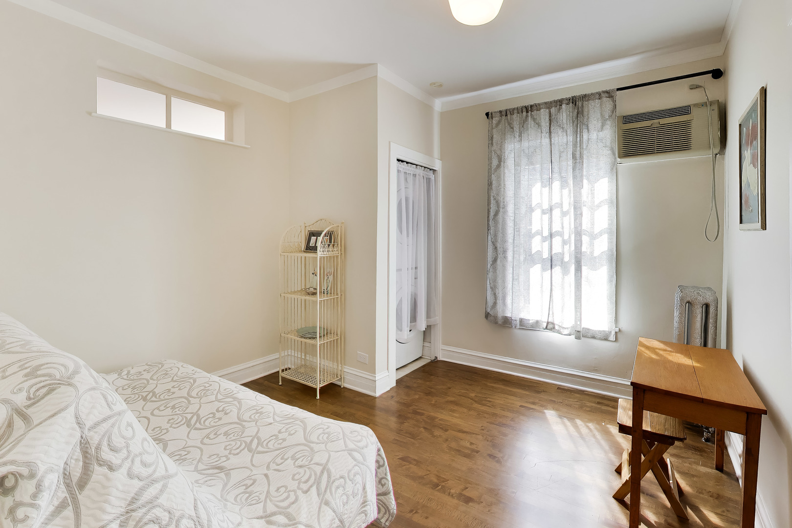 941 W Winona Street Unit: 1W