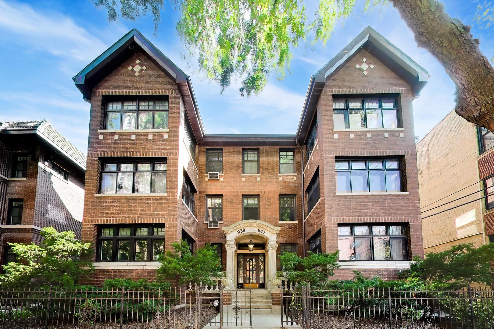 941 W Winona Street Unit: 1W