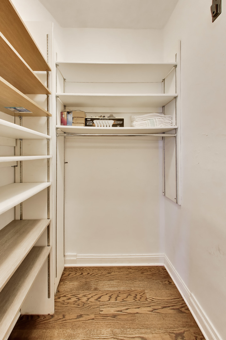 941 W Winona Street Unit: 1W
