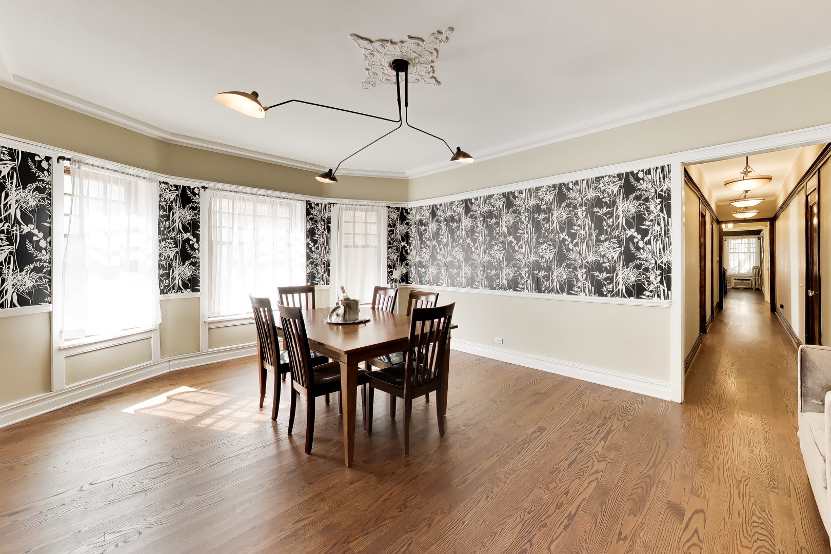 941 W Winona Street Unit: 1W
