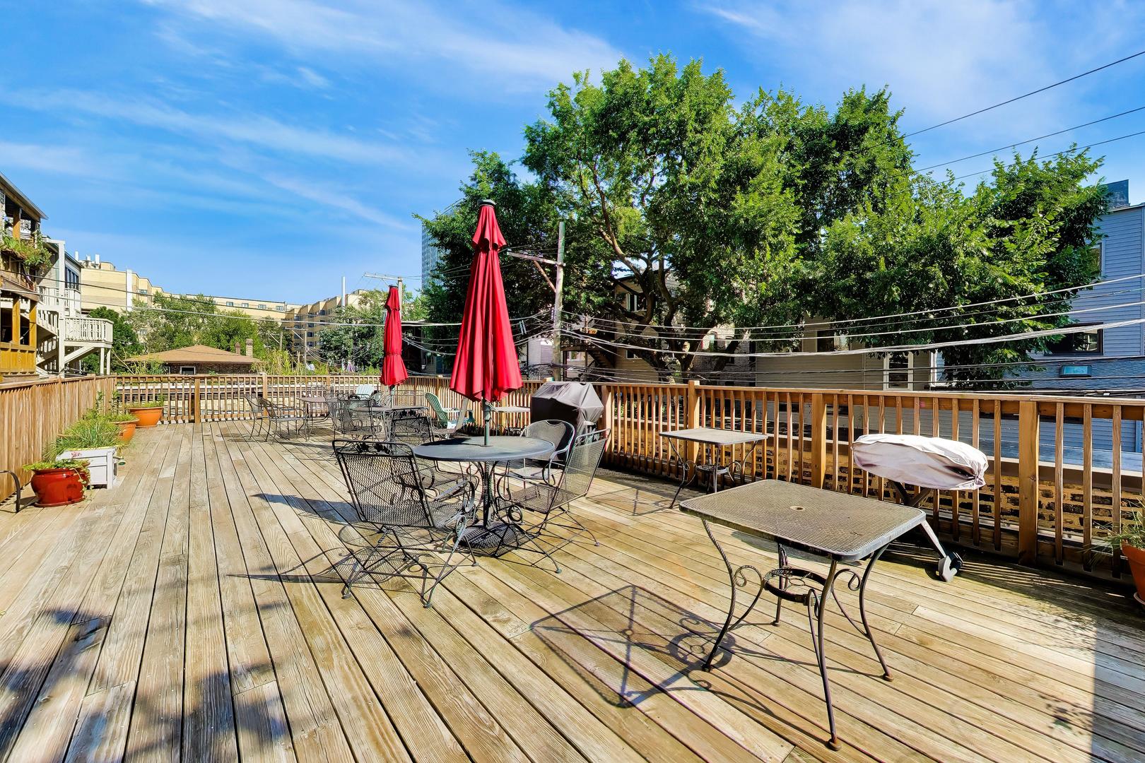 941 W Winona Street Unit: 1W
