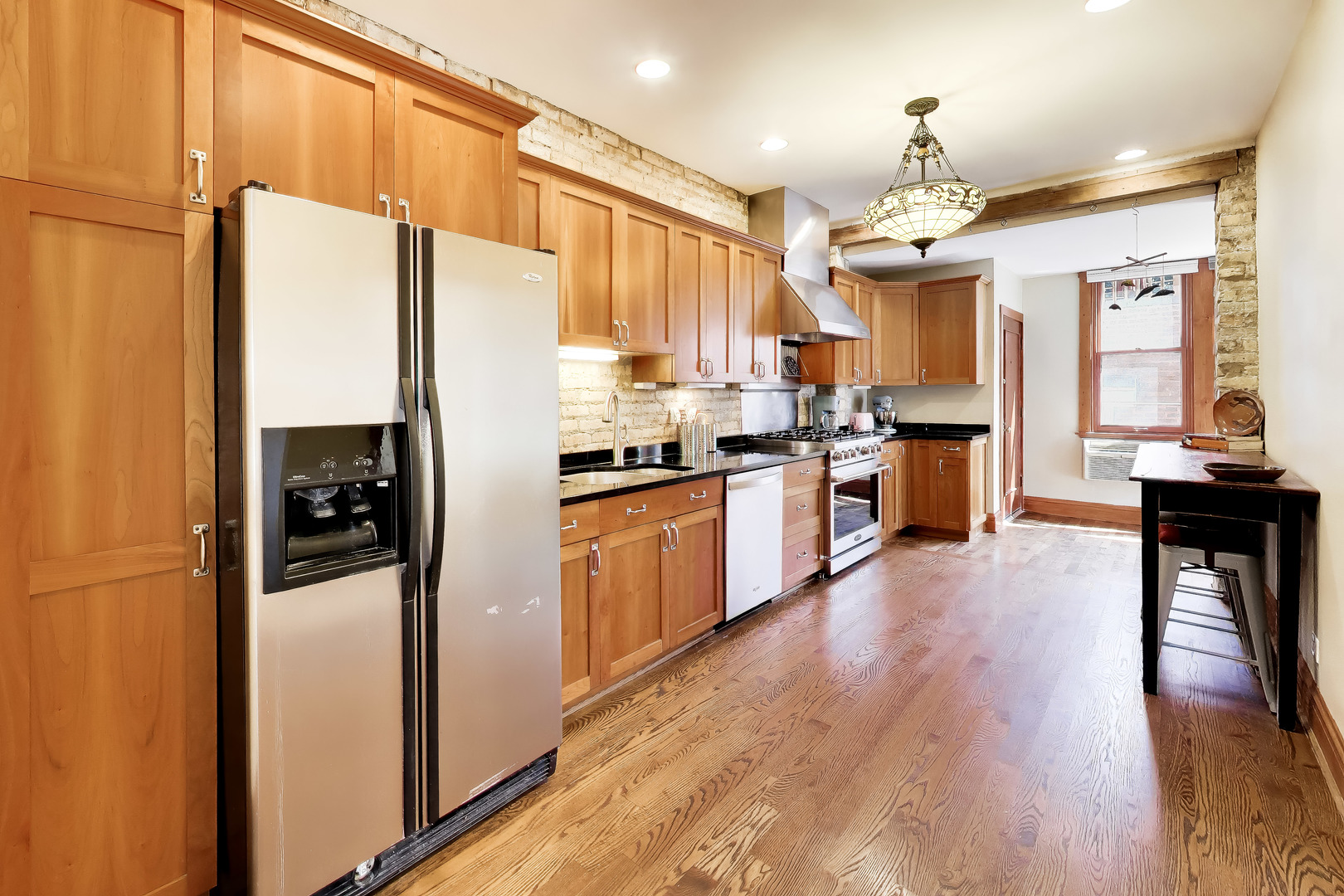 941 W Winona Street Unit: 1W