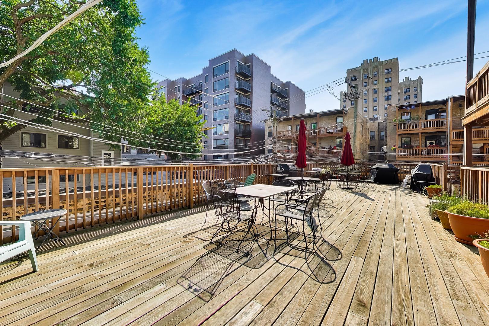 941 W Winona Street Unit: 1W