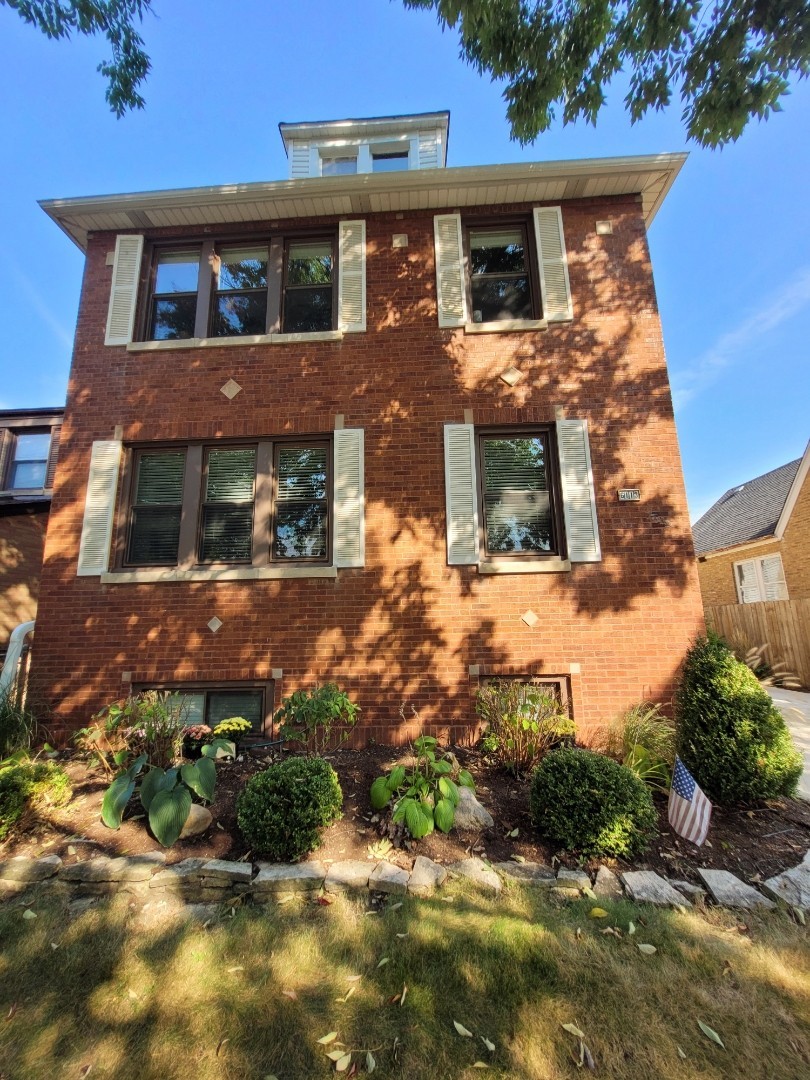 6113 N Karlov Avenue Unit: 2