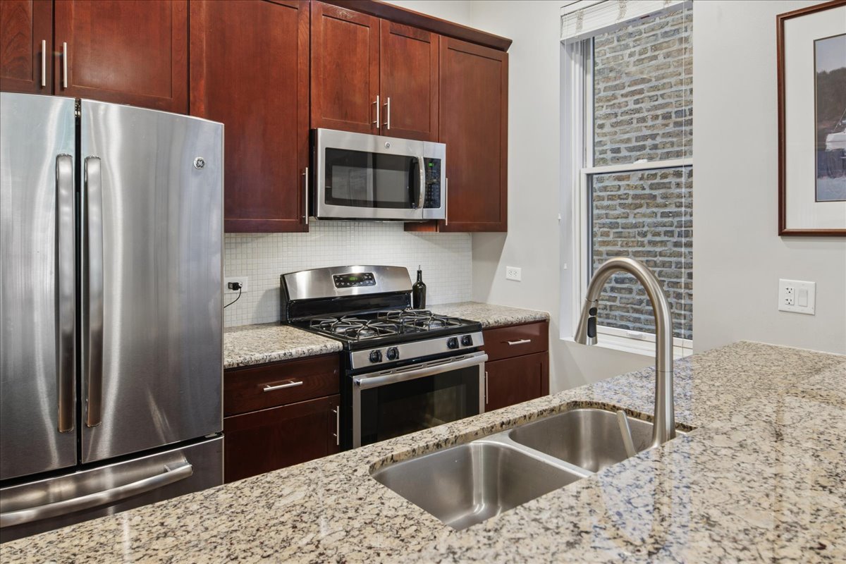 1464 W Grace Street Unit: 2F
