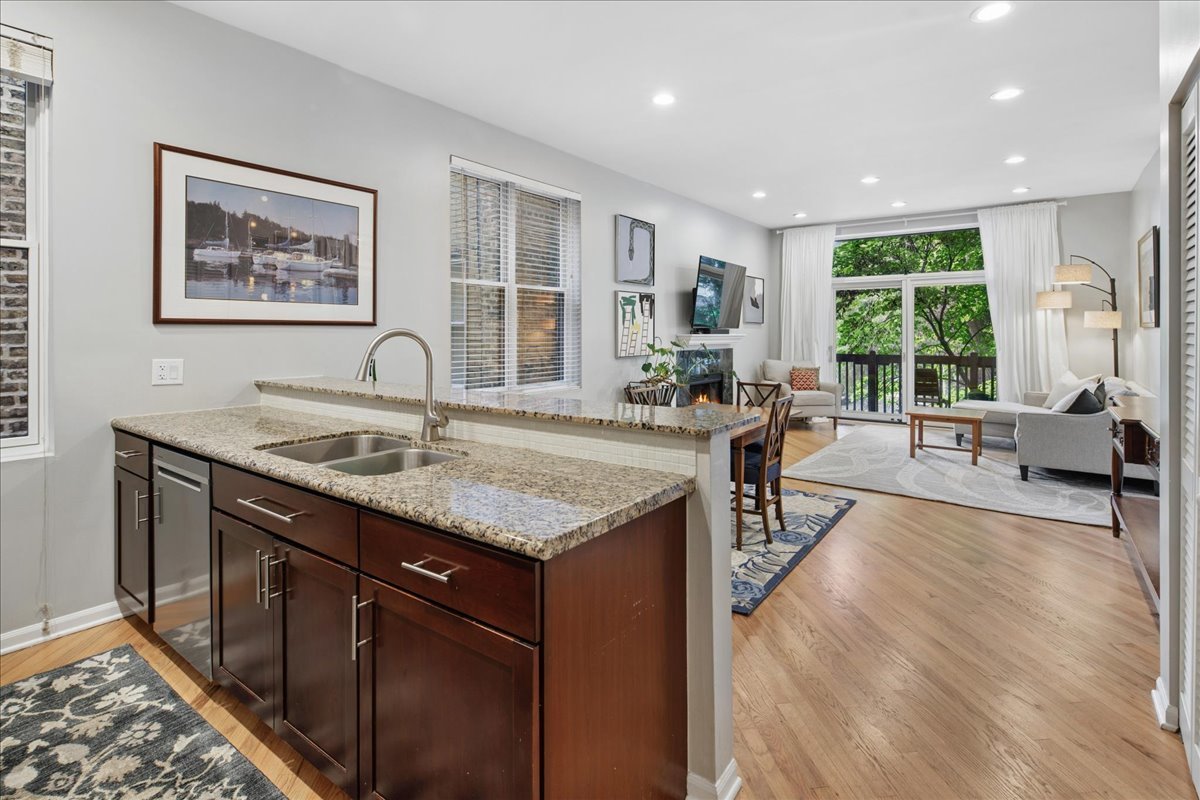 1464 W Grace Street Unit: 2F
