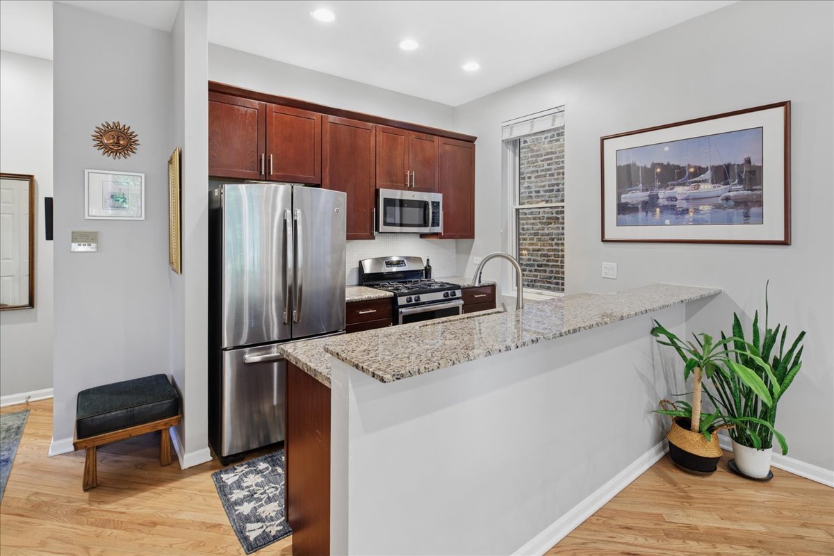 1464 W Grace Street Unit: 2F
