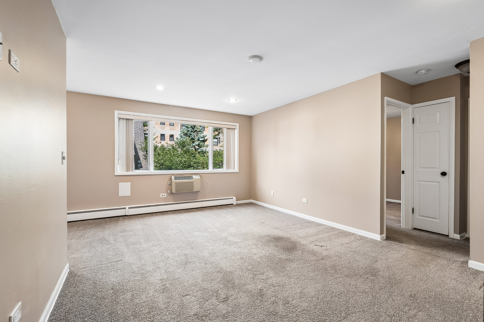 426 W Barry Avenue Unit: 308