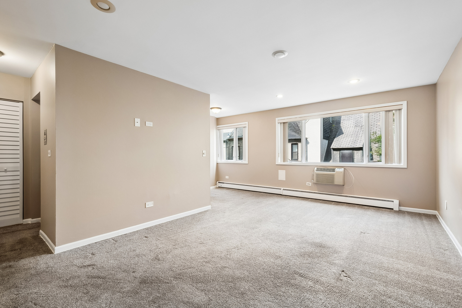 426 W Barry Avenue Unit: 308
