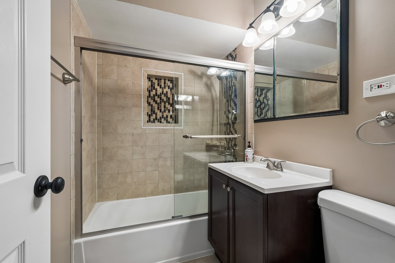 426 W Barry Avenue Unit: 308