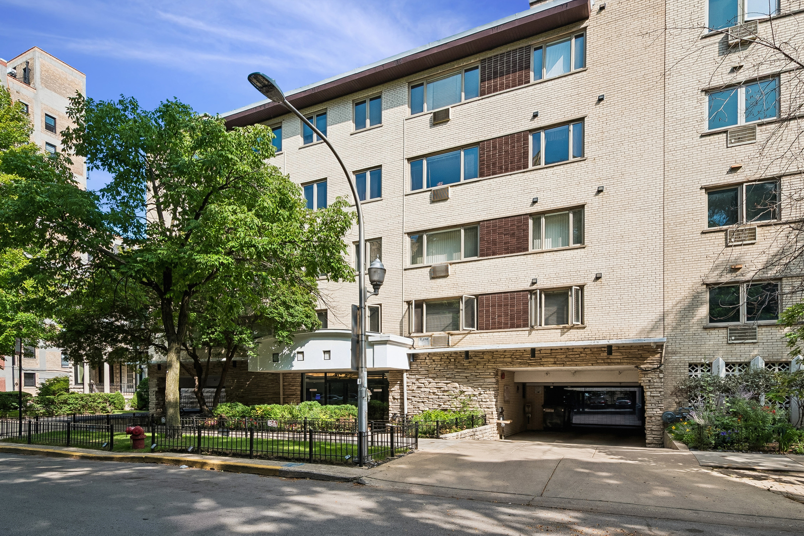 426 W Barry Avenue Unit: 308