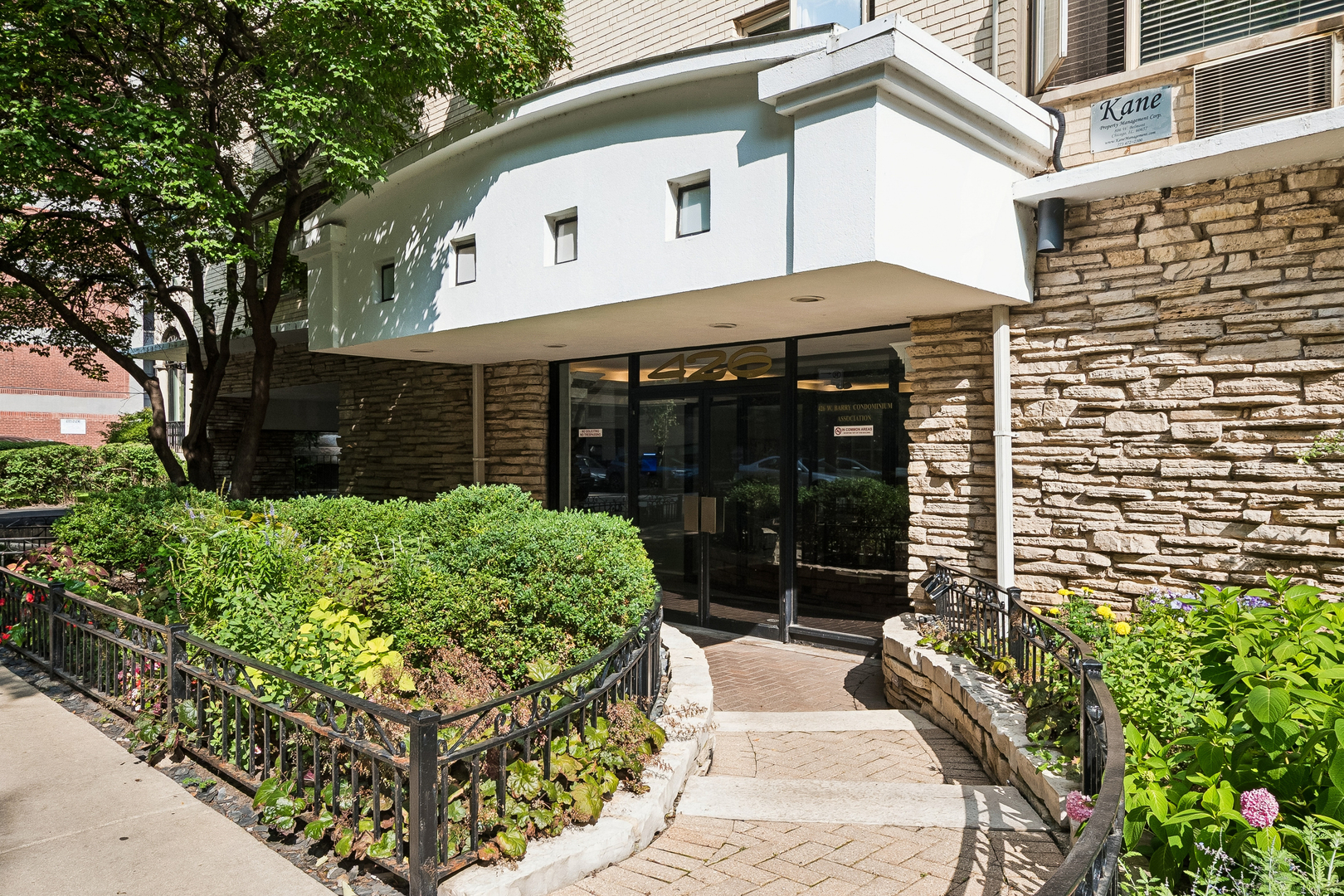 426 W Barry Avenue Unit: 308