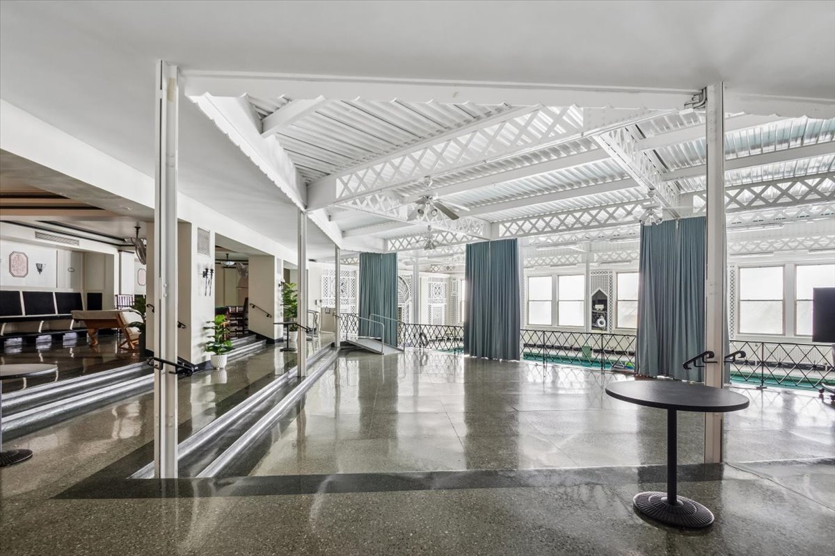 5555 N SHERIDAN Road Unit: 1215A
