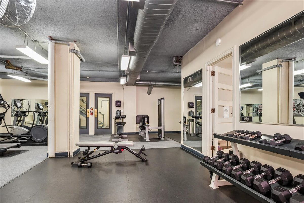 5555 N SHERIDAN Road Unit: 1215A