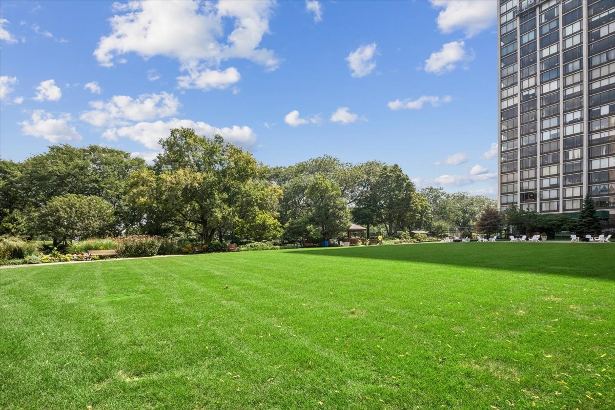 5555 N SHERIDAN Road Unit: 1215A